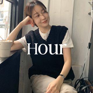 V-neck Boucle Knit Vest