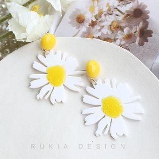 Sunflower Ear Stud / Clip-on Earring