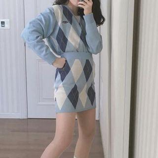 V-neck Argyle Cardigan/ Mini A-line Knit Skirt