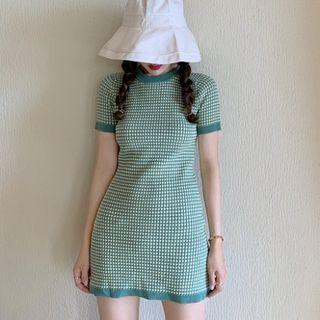 Short-sleeve Plaid Knit Dress Green - One Size