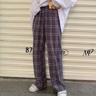 Loose-fit Plain T-shirt / Plaid Wide-leg Shorts