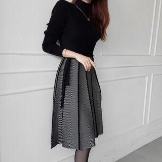 Long-sleeve Knit Zigzag Pattern Midi A-line Dress Black - One Size