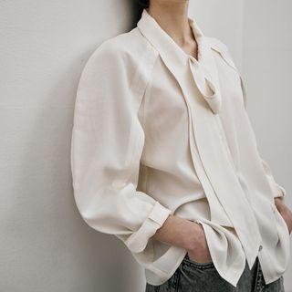 Raglan Tie-neck Seam-trim Blouse