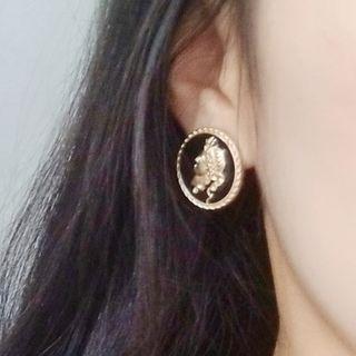Glaze Embossed Head Earring