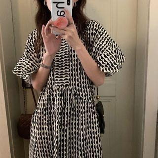 Puff-sleeve Patterned Midi A-line Dress Black - One Size