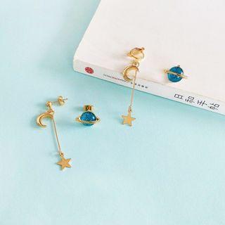 Non-matching Moon And Planet Earring