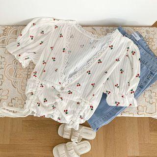 Short-sleeve Lace Trim Embroidered Crop Top