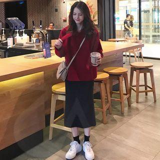 Plain Hoodie / Midi Pencil Skirt