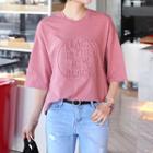Dip-back Embossed-lettering T-shirt