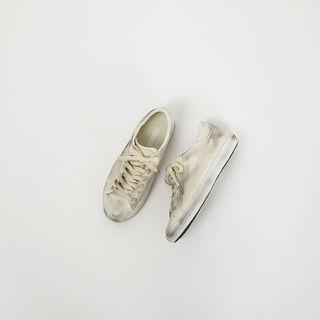 Round-toe Stained Sneakers