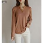 Contrast-trim Slit-neckline T-shirt