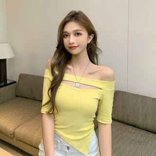 Off-shoulder Cutout Irregular Hem T-shirt