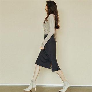 Slit-side Ruffle-back Skirt