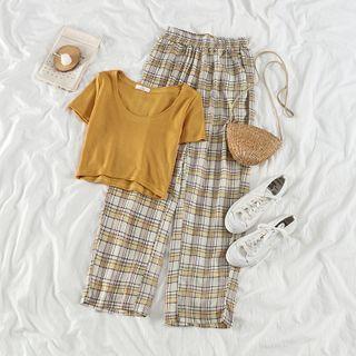 Plain Short-sleeve T-shirt / Plaid Cropped Pants