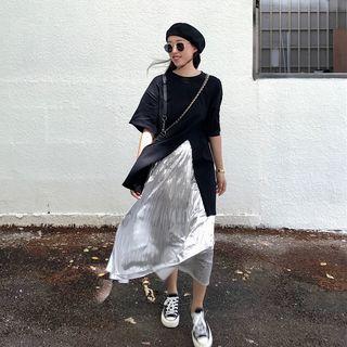 Plain Loose-fit Short-sleeve T-shirt / High-waist A-line Skirt