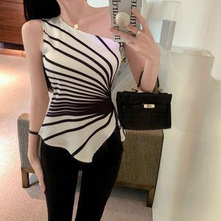 One-shoulder Striped Tank Top / Bootcut Pants