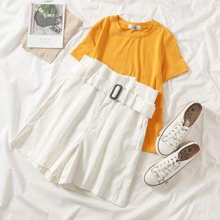 Plain T-shirt / High-waist Shorts