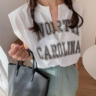 Sleeveless Mock Two-piece V-neck Lettering Top