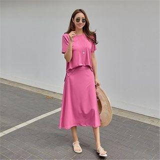 Set: Dip-back T-shirt + Band-waist Skirt