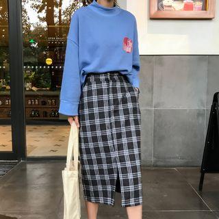 Printed Long-sleeve T-shirt / Plaid Midi Skirt