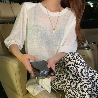 Loose-fit Light Top / Printed Wide-leg Pants