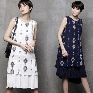 Sleeveless Pleated-hem Pattern Dress White - One Size