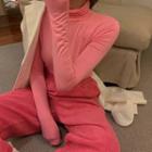 Turtleneck Long-sleeve T-shirt / Straight-fit Pants