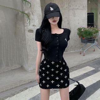 Short-sleeve Cropped T-shirt / Mini Pencil Skirt / Set