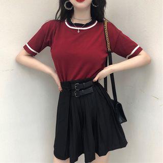 Short-sleeve Top / A-line Pleated Skirt