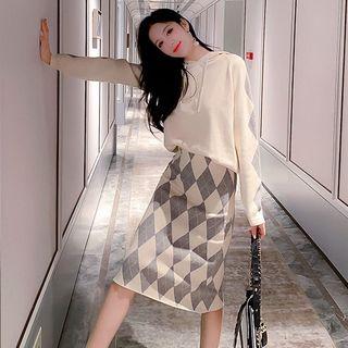 Set: Hooded Plain Top + Color-block Pencil Skirt