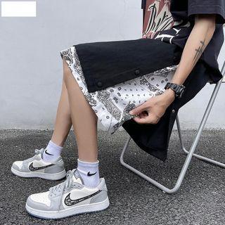 Mock Two-piece Paisley Print Panel Button-side Shorts
