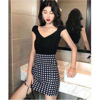 Short-sleeve Knit Top / Plaid Fitted Skirt