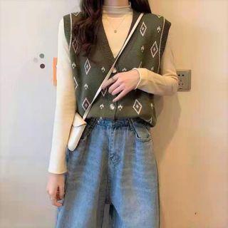 V-neck Argyle Button-up Knit Vest