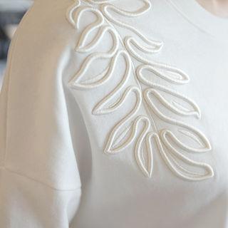 3/4-sleeve Leaf-embroidered T-shirt