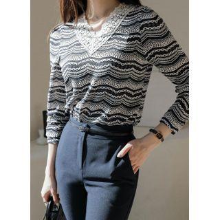 V-neck Contrast-trim Lace Top