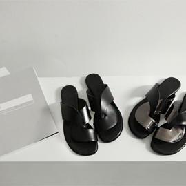 Genuine Leather Flip-flops