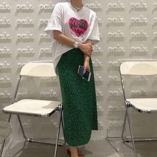 Lettering Heart Print T-shirt / Leopard Print Midi A-line Skirt