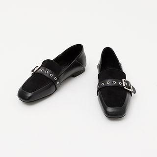 Square-toe Grommet Buckle Loafers
