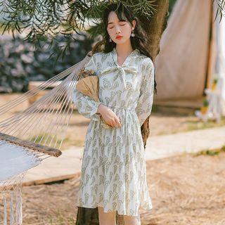 Leaf Printed Pleated Tie-neck Dress