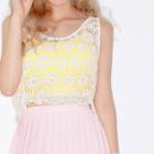 Sleeveless Flower-lace Top