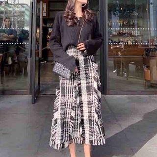 Ripped Cropped Sweater / A-line Midi Tweed Skirt