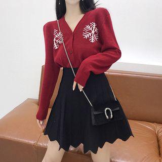 Snowflake Print Cardigan / Mini A-line Pleated Skirt