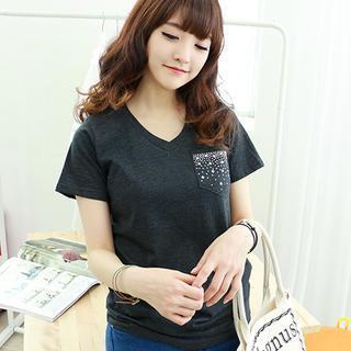 Beaded Pocket V-neck T-shirt