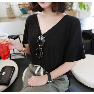 Short-sleeve V-neck Boxy-fit T-shirt