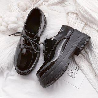 Round-toe Faux Patenet Leather Platform Oxfords