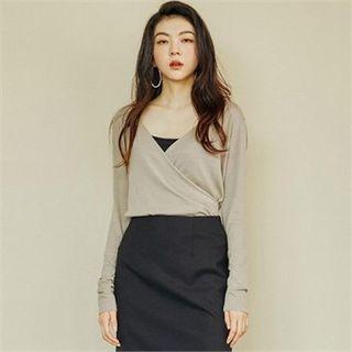 V-neck Shirred-side Knit Top