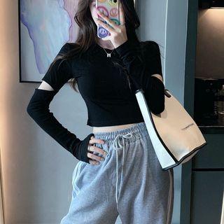 Cutout Cropped T-shirt / High-waist Sweatpants