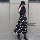 Elbow-sleeve T-shirt / Dotted Midi A-line Skirt