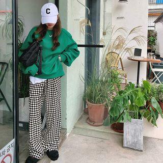 Plain Sweatshirt / Checkerboard Wide Leg Pants