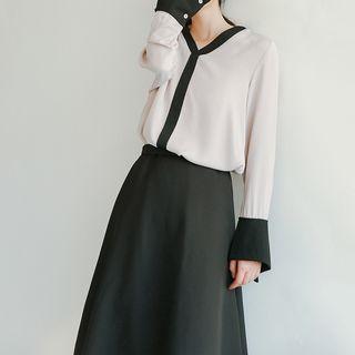 Contrast Trim V-neck Bell-sleeve Blouse